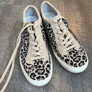 Rothy’s Lace up sneaker. Little cat 7.5